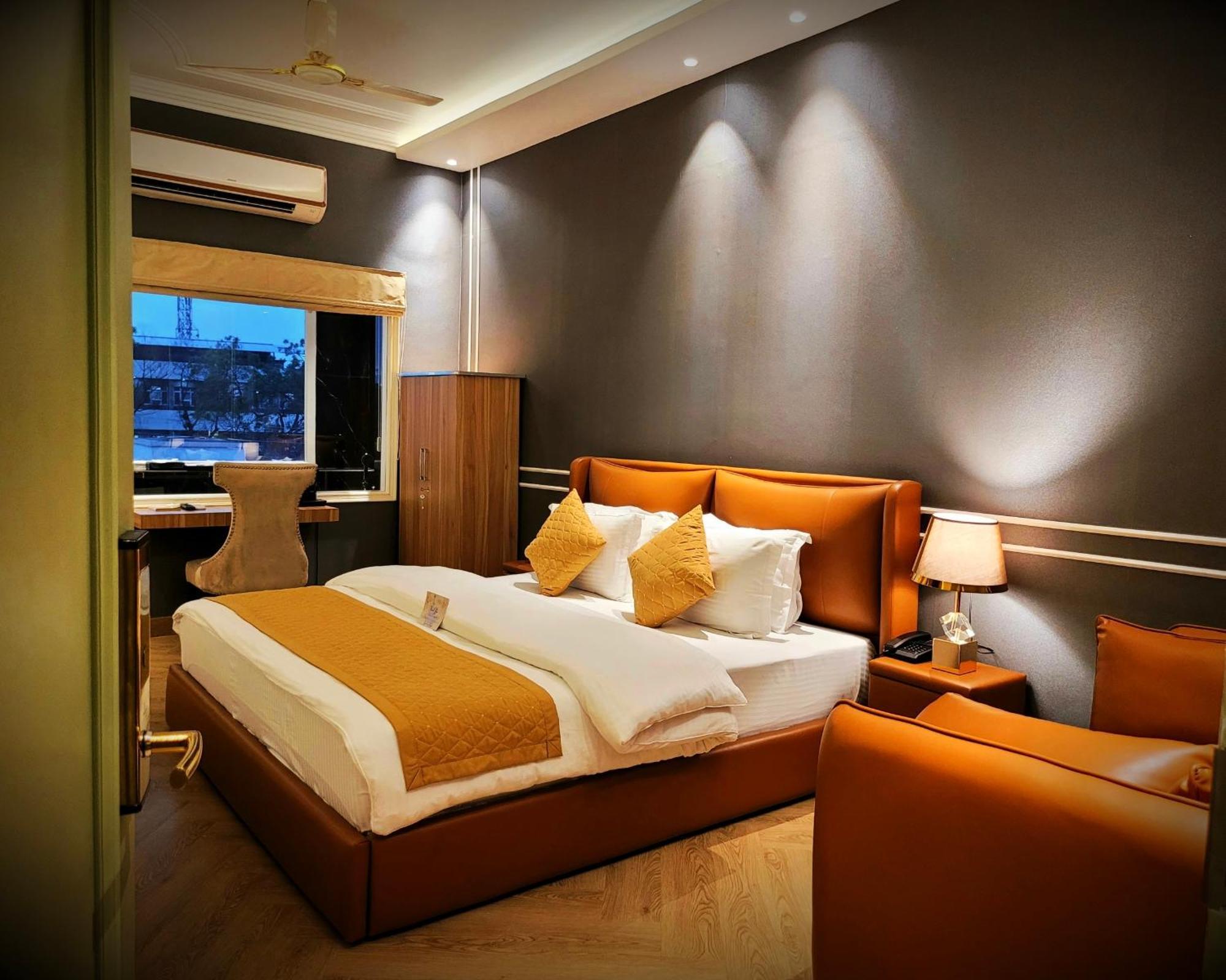 Victorian Elegance Luxury Stays Amritsar Exterior photo