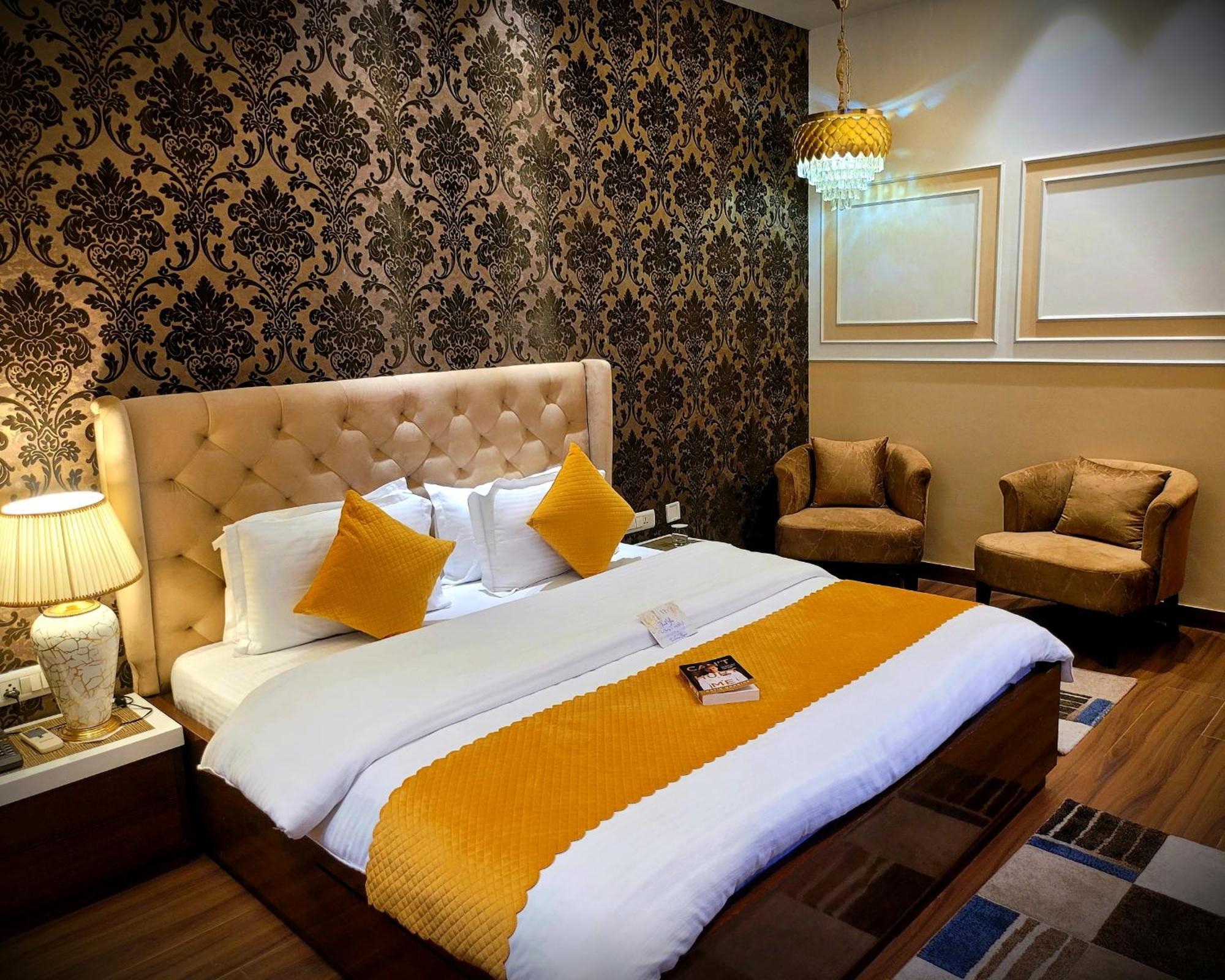 Victorian Elegance Luxury Stays Amritsar Exterior photo